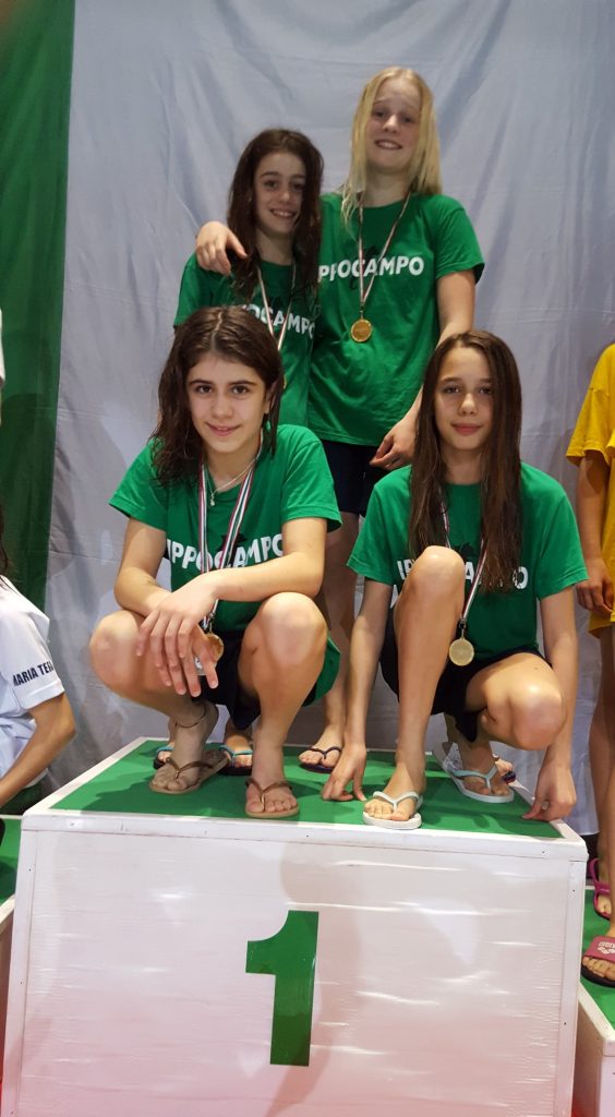 Oro-4x100-stile-libero-femminile-Azzurra-Renzi-Diamante-Straccia-Emma-Acciarini-Lucia--e1554208289209-564x1024
