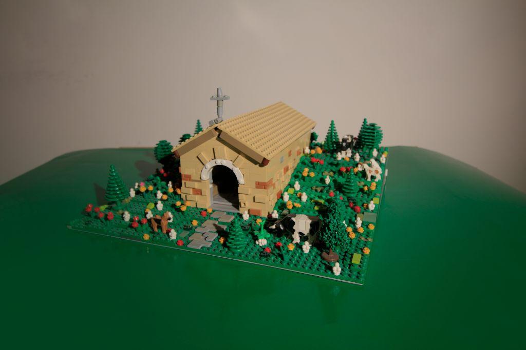 Modellino-chiesa-della-Cona-realizzata-con-Lego